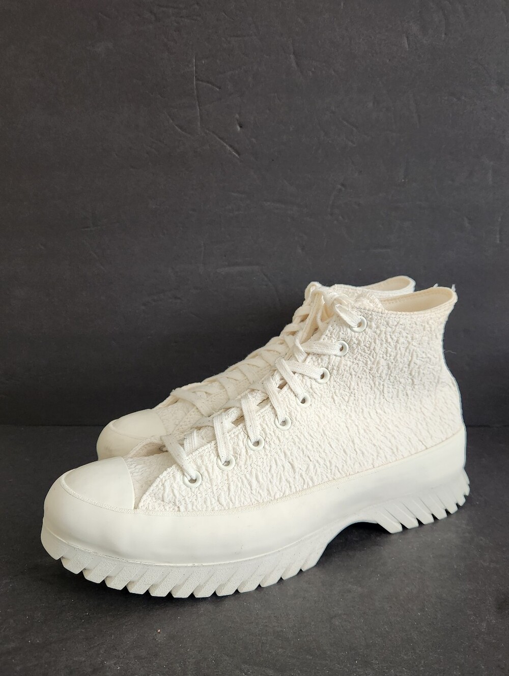 Converse CTAS Unisex Lugged 2.0 Hi Platform Sneakers Size Womens 12.5/Mens 10.5 - Picture 1 of 7